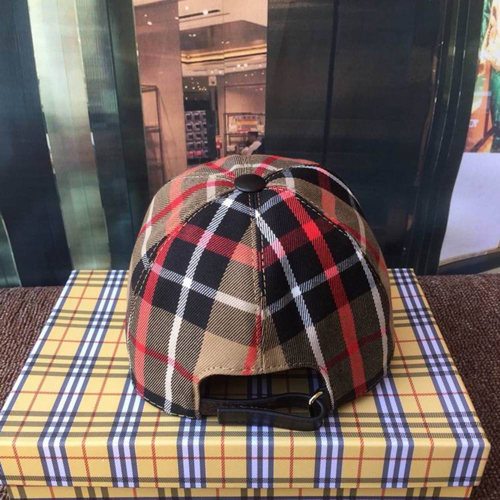 Bv*b*rry Hat